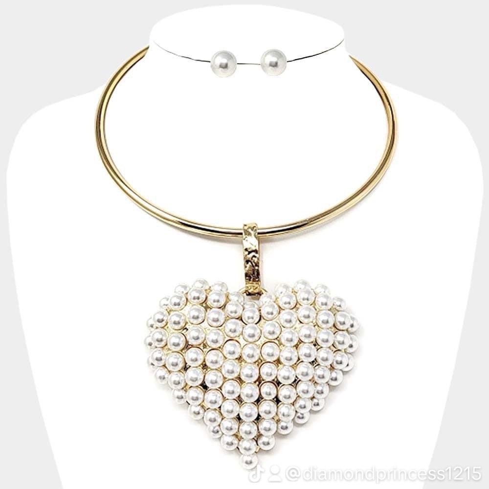 Elegant Gold and Pearl Heart Necklace